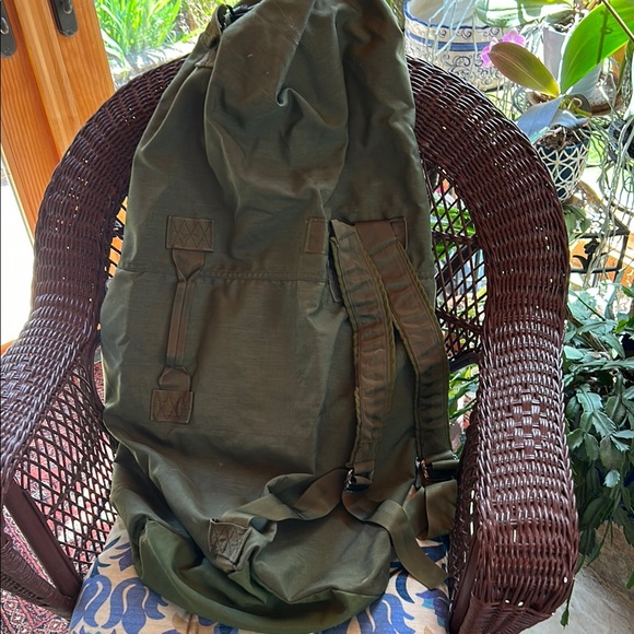 Duffle Bag; Armed Services; Green; with Shoulder Straps; in Excellent Condition - Picture 1 of 10